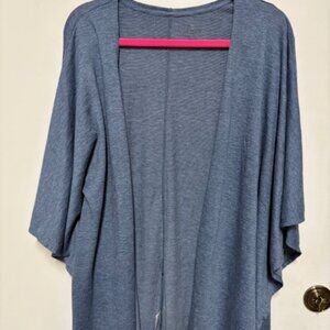 Cuddle Duds Women open knit dusty blue cape. Sz. M